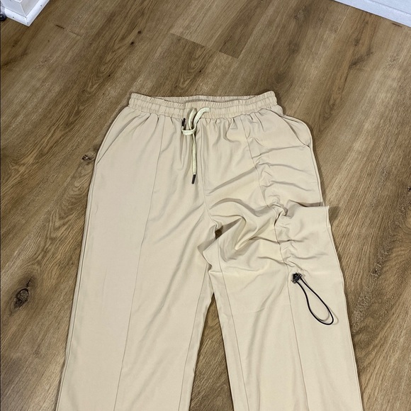 Lightweight beige jogger pants size small - Picture 3 of 7
